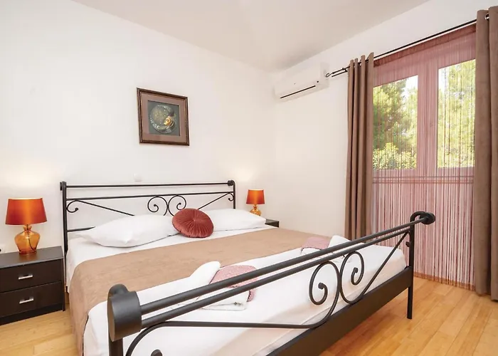 Διαμέρισμα Bb Iii *