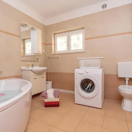Stunning Apartment In Prizba With Kitchen Apartman *