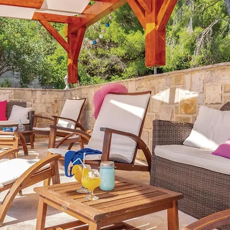 Stunning Apartment In Prizba With Kitchen *