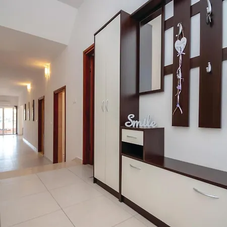 Stunning Apartment In Prizba With Kitchen * Prizba